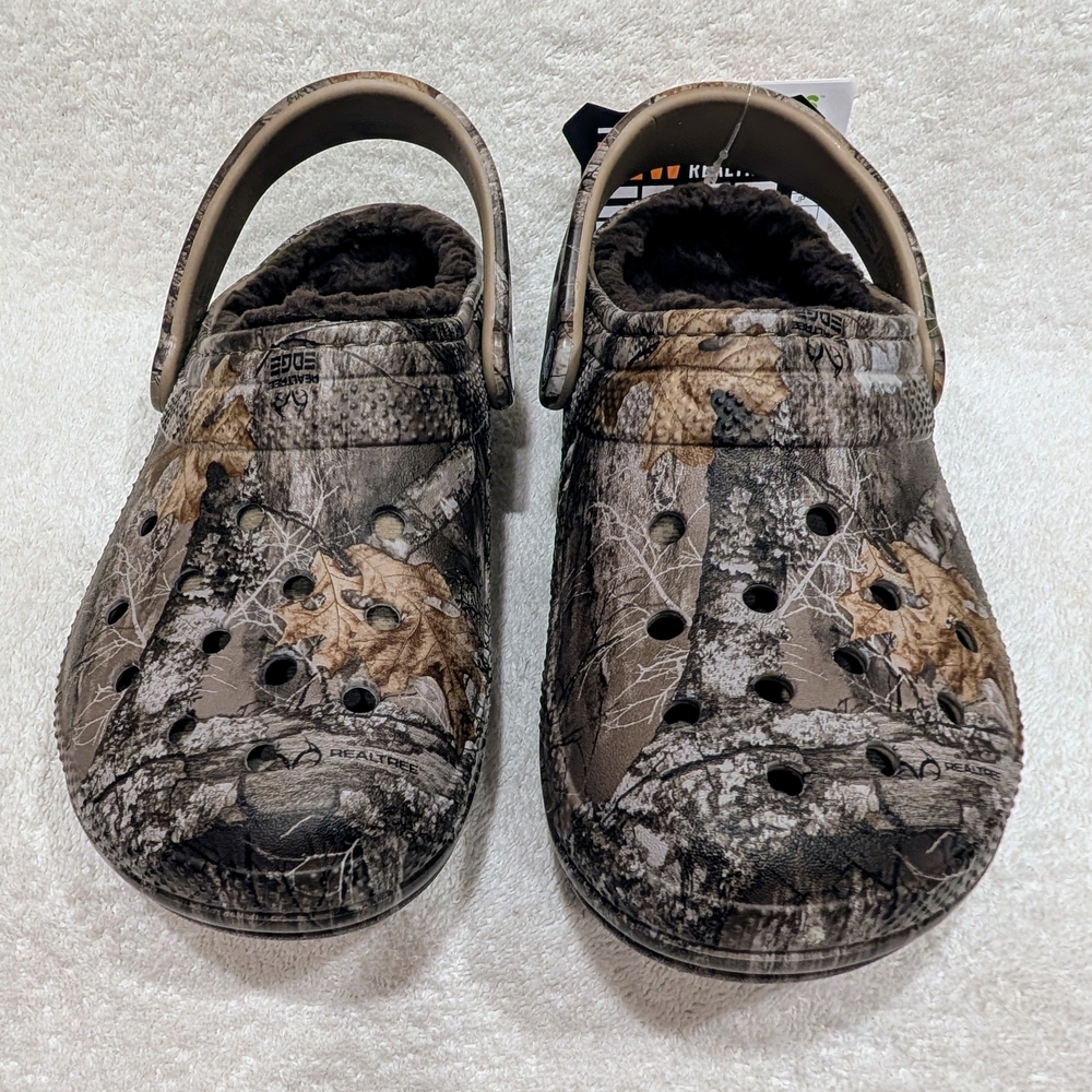 CROCS Chocolate Realtree Fleece Lined Unisex Men's 4/Women's 6 NIP